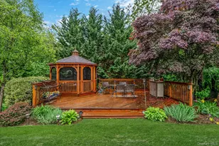 28 Manchester Blvd, Wheatley Heights, NY 11798 - Photo 32