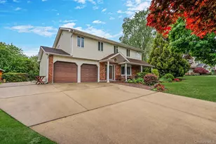 28 Manchester Blvd, Wheatley Heights, NY 11798 - Photo 2