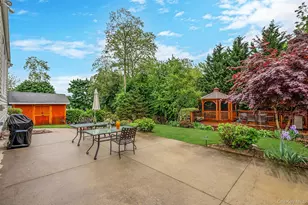 28 Manchester Blvd, Wheatley Heights, NY 11798 - Photo 30