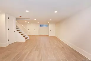 354 Bauer Pl, Mineola, NY 11501 - Photo 14