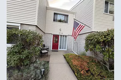 42 Richmond Boulevard #1B, Ronkonkoma, NY 11779 - Photo 1