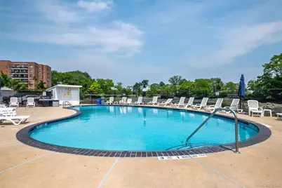 666 Pelham Road #7B, New Rochelle, NY 10805 - Photo 4
