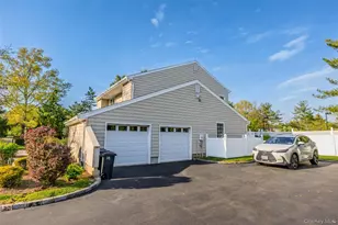 16 Cabriolet Ln, Melville, NY 11747 - Photo 4