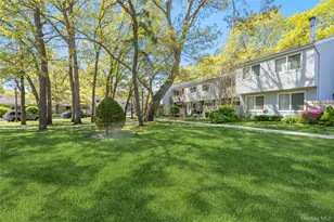 221 Springmeadow Dr, Holbrook, NY 11741 - Photo 4