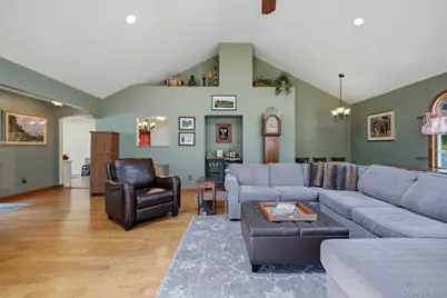 Riverdale 23, Oakdale, NY 11769 - Photo 12