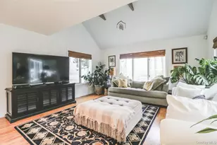 99 Spring Pond Ln, Southampton, NY 11968 - Photo 2