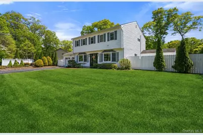 8 Russet Lane, Lake Grove, NY 11755 - Photo 4