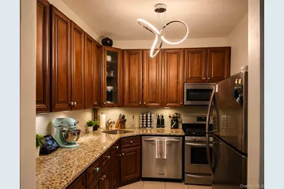 16015 Powells Cove Blvd #C7, Whitestone, NY 11357 - Photo 6