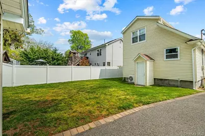 77 Scudder Avenue, Copiague, NY 11726 - Photo 8