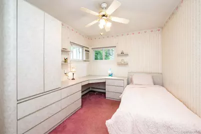 361 Spruce Lane, East Meadow, NY 11554 - Photo 8