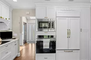 77 Lake Dr, Manhasset Hills, NY 11040 - Photo 12