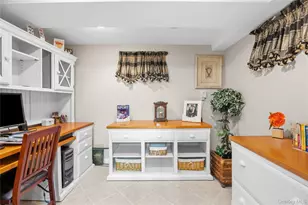77 Lake Dr, Manhasset Hills, NY 11040 - Photo 32