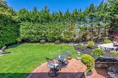 77 Lake Drive, Manhasset Hills, NY 11040 - Photo 38