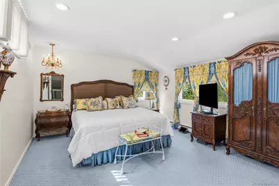 77 Lake Drive, Manhasset Hills, NY 11040 - Photo 28