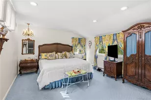 77 Lake Dr, Manhasset Hills, NY 11040 - Photo 28