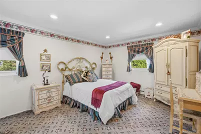 77 Lake Drive, Manhasset Hills, NY 11040 - Photo 22