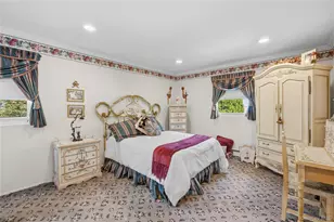 77 Lake Dr, Manhasset Hills, NY 11040 - Photo 22