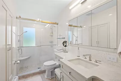77 Lake Drive, Manhasset Hills, NY 11040 - Photo 30