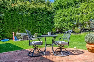 77 Lake Dr, Manhasset Hills, NY 11040 - Photo 40