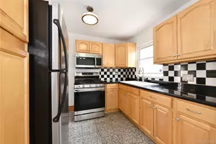 916 Center Dr, Franklin Square, NY 11010 - Photo 8