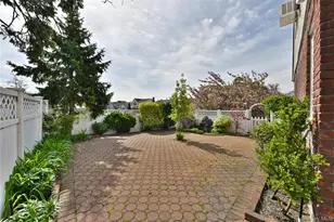 916 Center Dr, Franklin Square, NY 11010 - Photo 28