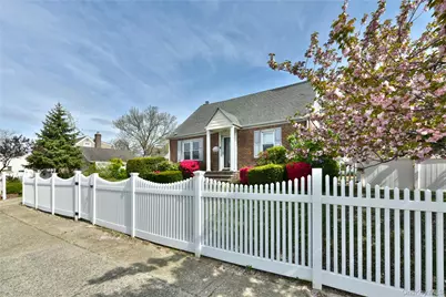 916 Center Drive, Franklin Square, NY 11010 - Photo 4