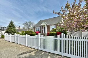 916 Center Dr, Franklin Square, NY 11010 - Photo 4