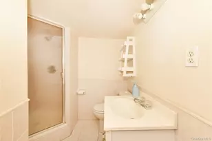 916 Center Dr, Franklin Square, NY 11010 - Photo 24