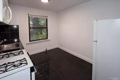 14 Beach Road #3A, Great Neck, NY 11023 - Photo 12