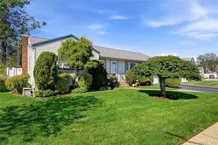 3 Lenore Ave, Hicksville, NY 11801 - Photo 2