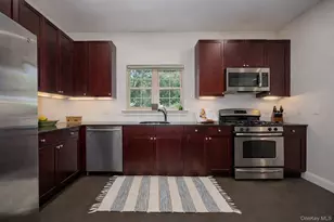 1 Preserve Ct, White Plains, NY 10607 - Photo 6