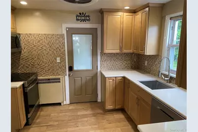36 Maryton Road, White Plains, NY 10603 - Photo 2