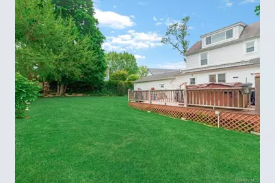 47-11 Belmont Road, Great Neck, NY 11020 - Photo 20
