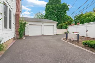 4711 Belmont Rd, Great Neck, NY 11020 - Photo 4