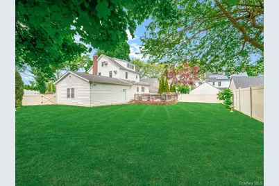 47-11 Belmont Road, Great Neck, NY 11020 - Photo 22