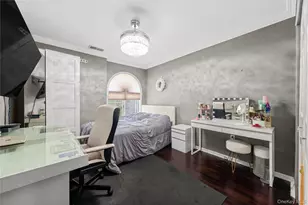 24002 Oak Park Dr, Little Neck, NY 11362 - Photo 20
