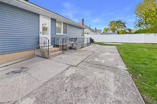 9 Ferndale Dr, Hicksville, NY 11801 - Photo 34
