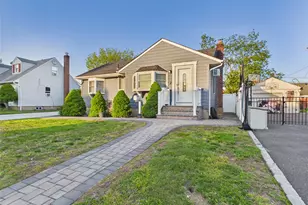 9 Ferndale Dr, Hicksville, NY 11801 - Photo 2