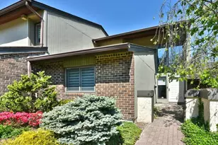 120 Estate Dr, Jericho, NY 11753 - Photo 2