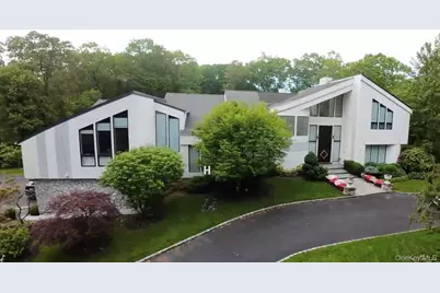 80 Tall Oak Crescent, Syosset, NY 11791 - Photo 2