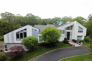 80 Tall Oak Crescent, Syosset, NY 11791 - Photo 2