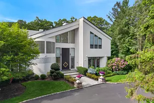 80 Tall Oak Crescent, Syosset, NY 11791 - Photo 2