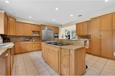 80 Tall Oak Crescent, Syosset, NY 11791 - Photo 10