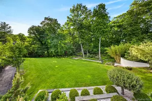 80 Tall Oak Crescent, Syosset, NY 11791 - Photo 24