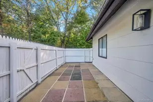 6 Amesworth Ct, Middle Island, NY 11953 - Photo 8