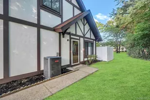 6 Amesworth Ct, Middle Island, NY 11953 - Photo 4