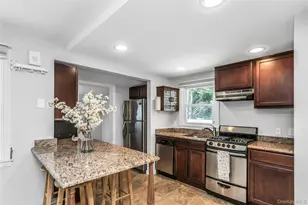 71 Paprocki Ave, West Islip, NY 11795 - Photo 12