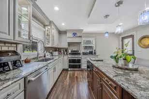 193 Dix Hills Rd, Dix Hills, NY 11746 - Photo 10