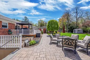 193 Dix Hills Rd, Dix Hills, NY 11746 - Photo 14