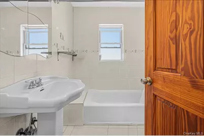 109 Gordon Avenue, Westbury, NY 11590 - Photo 16